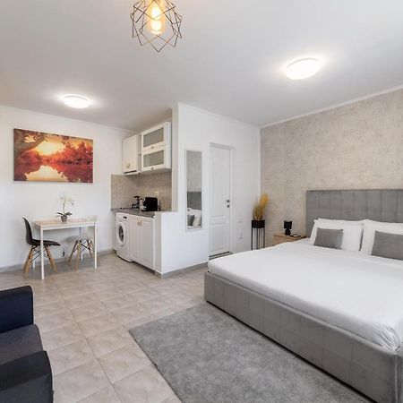 Downtown Victoria Studios By Citybookings Boekarest Buitenkant foto