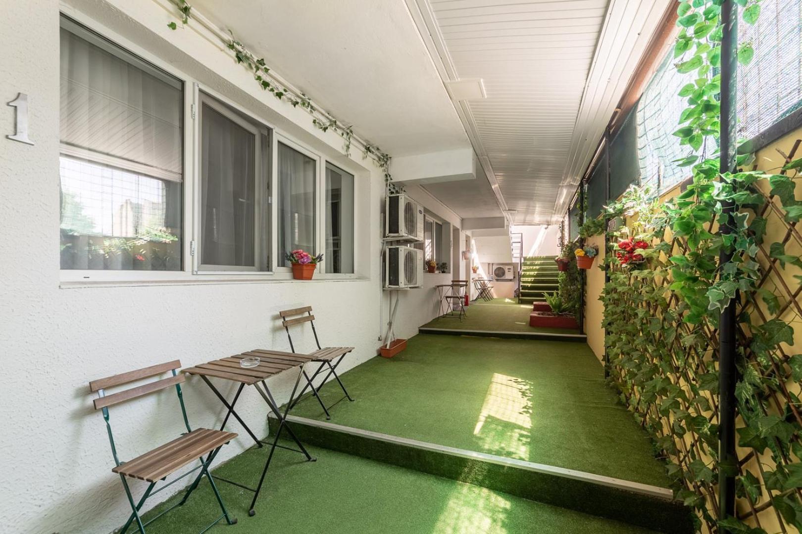 Downtown Victoria Studios By Citybookings Boekarest Buitenkant foto